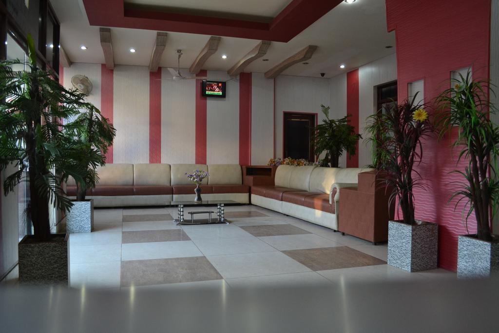 Hotel Atithi International Katra  Kültér fotó